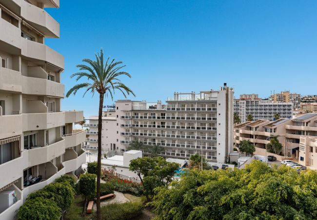 Appartement à Benalmádena - Benalbeach Bliss: Seafront Retreat with Balcony