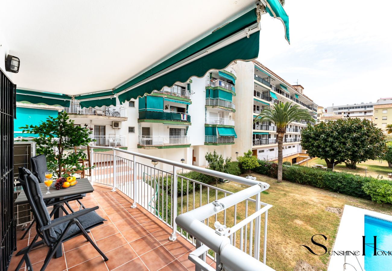 Appartement à Fuengirola - Perfect Location 3 Bedrooms  2 bath, Parking, Pool