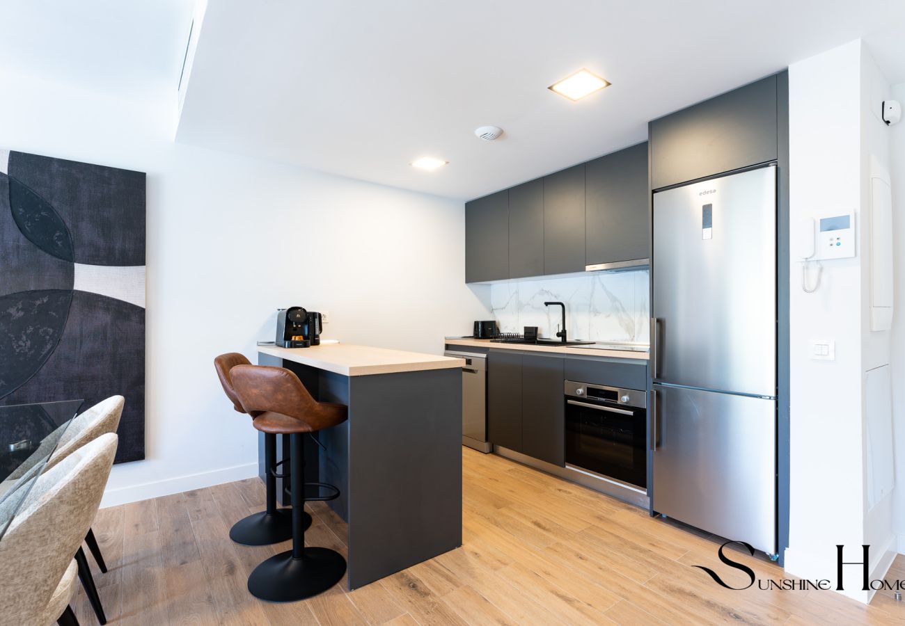 Appartement à Mijas Costa - Luxury 2-Bedroom Apartment | Pools, Sauna, Gym & More!