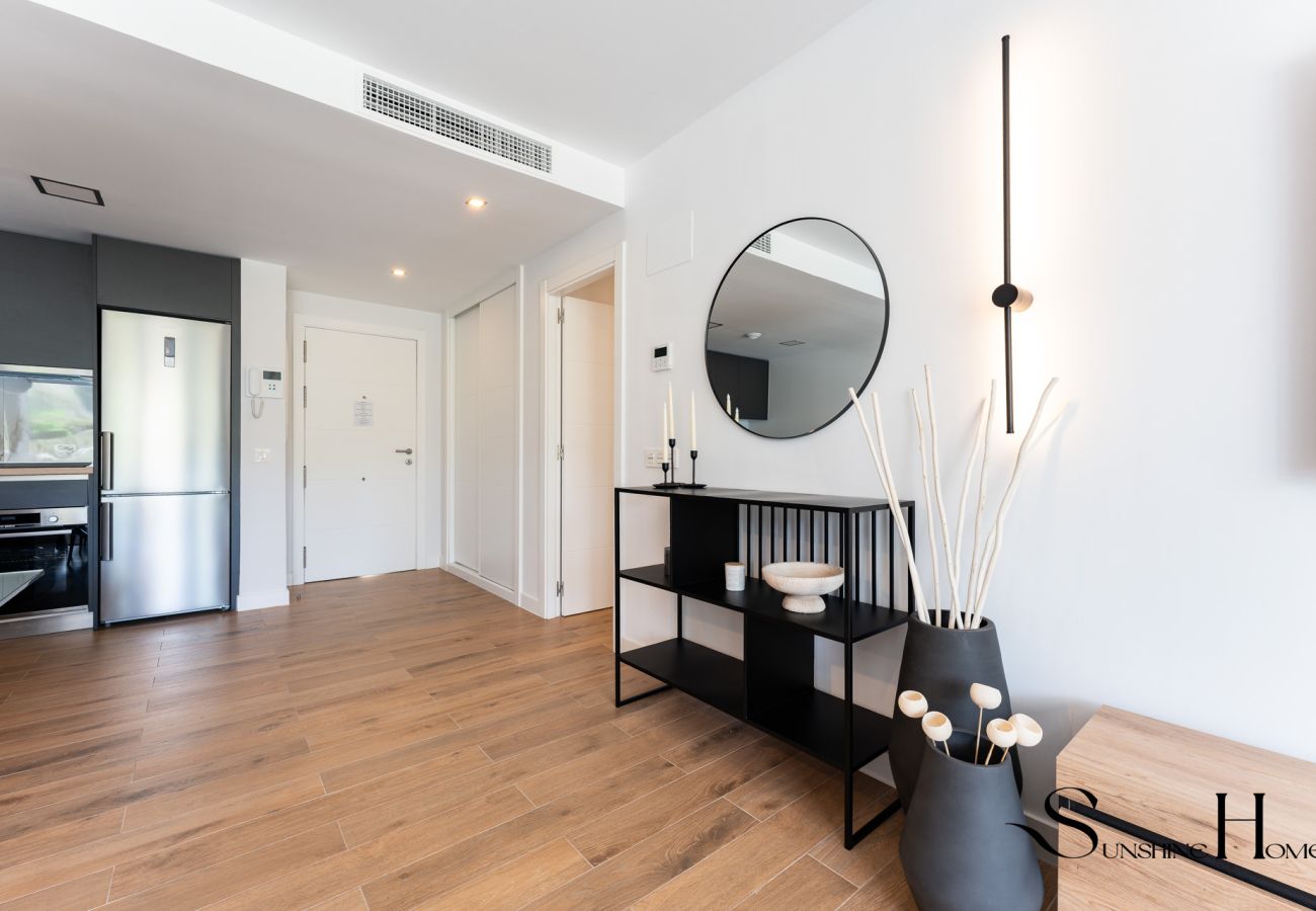 Appartement à Mijas Costa - Luxury 2-Bedroom Apartment | Pools, Sauna, Gym & More!