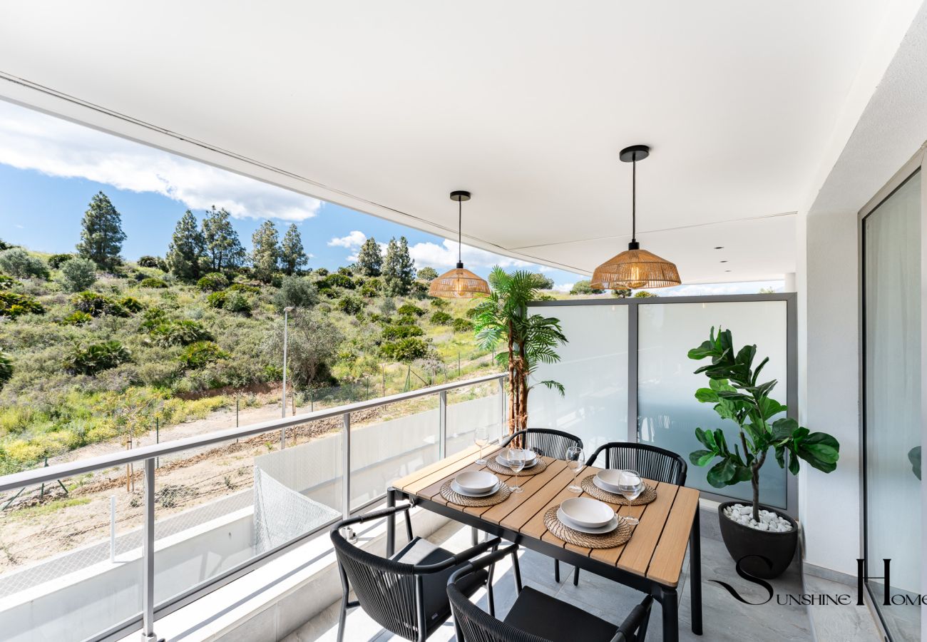 Appartement à Mijas Costa - Luxury 2-Bedroom Apartment | Pools, Sauna, Gym & More!