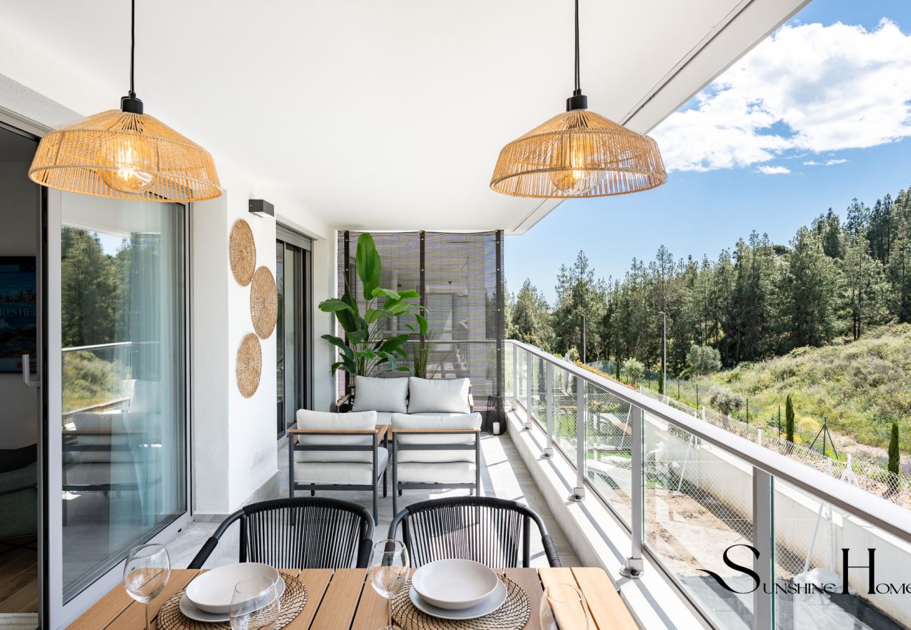 Appartement à Mijas Costa - Luxury 2-Bedroom Apartment | Pools, Sauna, Gym & More!