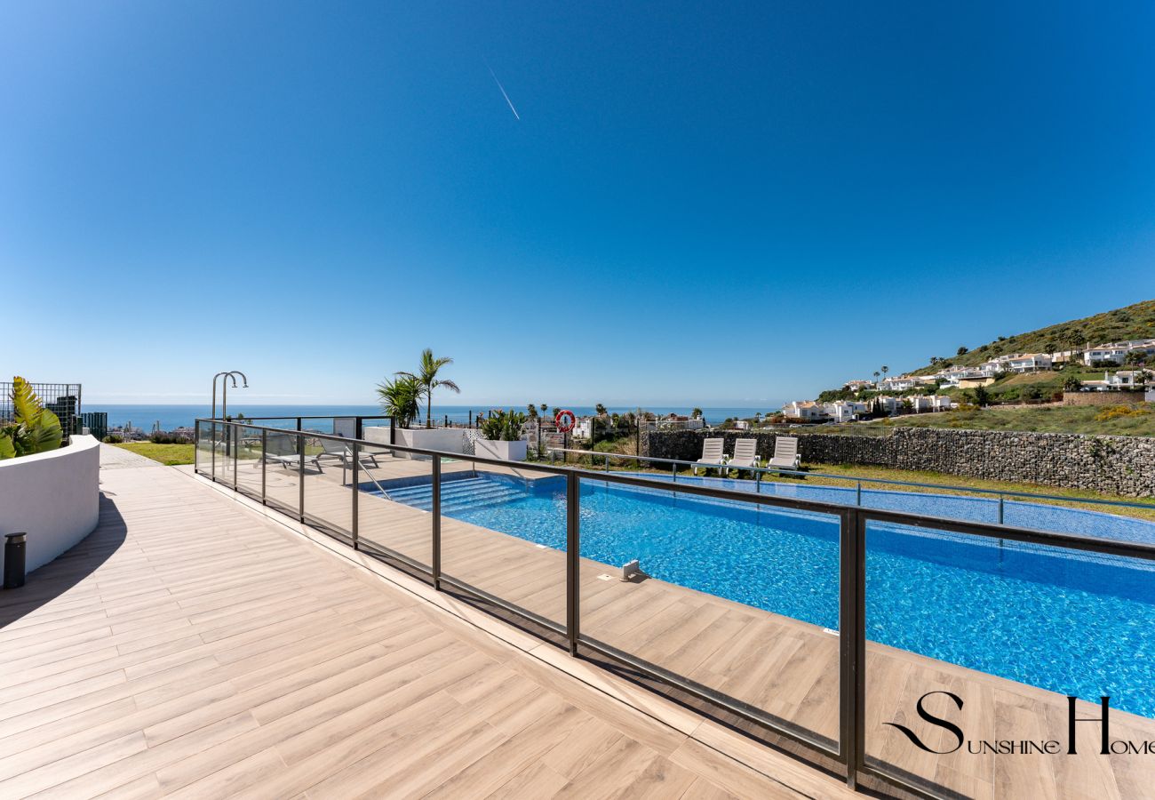 Maison mitoyenne à Mijas - Villa de Luxe 3 Chambres à Mijas – Vue Mer, Piscine et Jacuzzi REF063