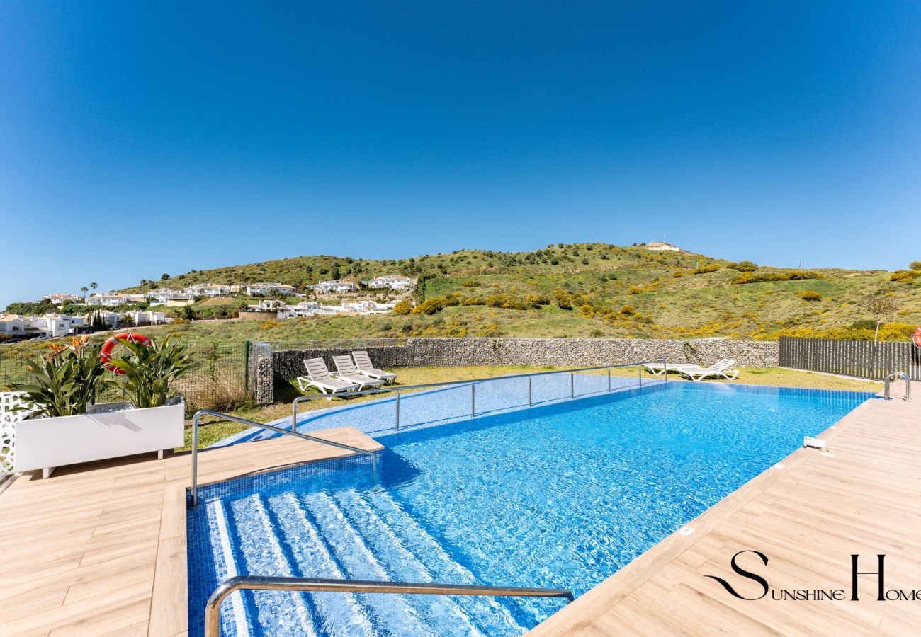 Maison mitoyenne à Mijas - Villa de Luxe 3 Chambres à Mijas – Vue Mer, Piscine et Jacuzzi REF063