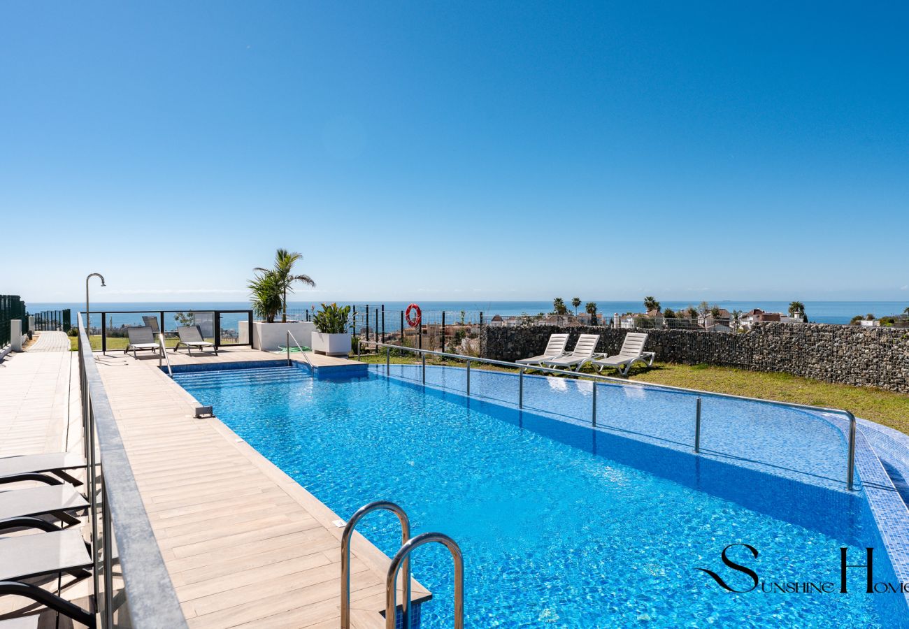 Maison mitoyenne à Mijas - Villa de Luxe 3 Chambres à Mijas – Vue Mer, Piscine et Jacuzzi REF063