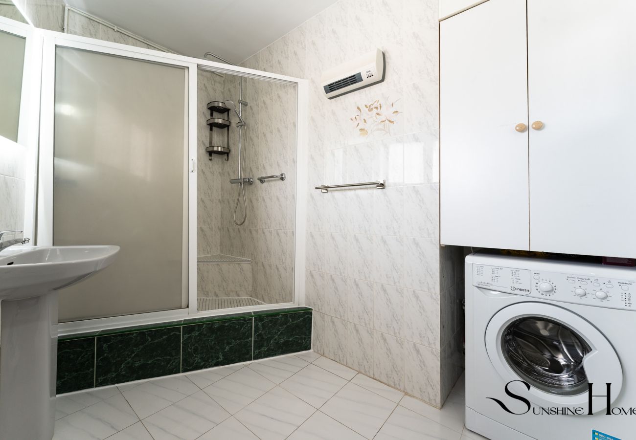 Appartement à Benalmádena - Great Location, Sea View, 2 Bedroom, Steps from the Beach
