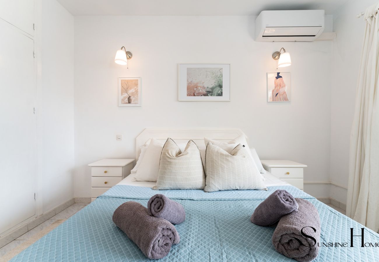 Appartement à Benalmádena - Great Location, Sea View, 2 Bedroom, Steps from the Beach