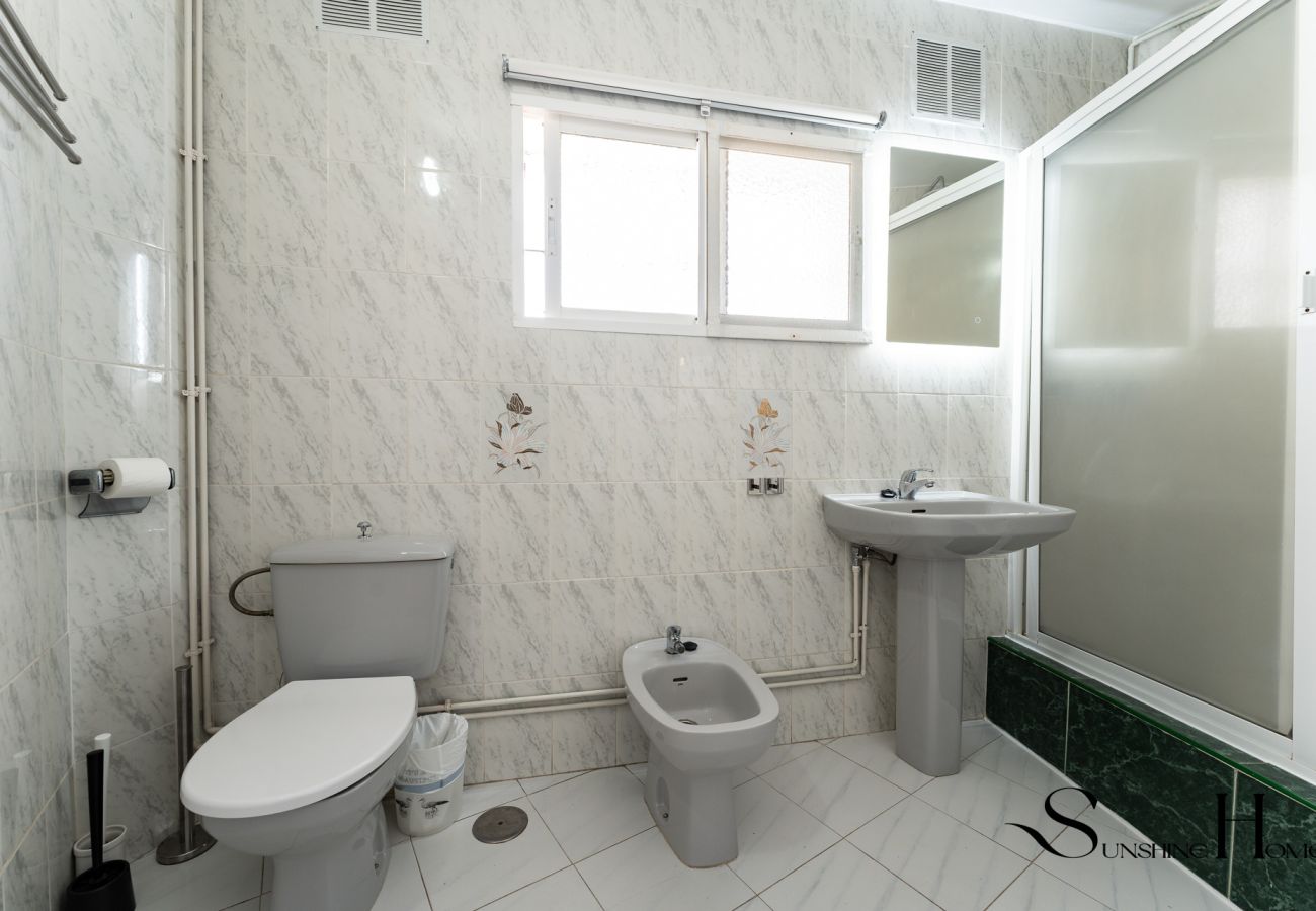 Appartement à Benalmádena - Great Location, Sea View, 2 Bedroom, Steps from the Beach