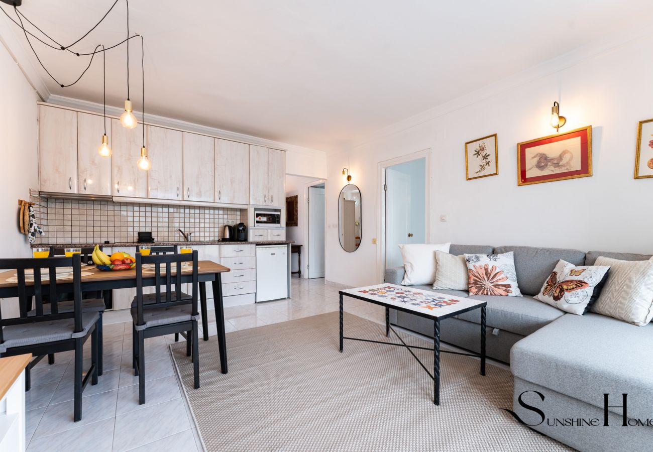 Appartement à Benalmádena - Great Location, Sea View, 2 Bedroom, Steps from the Beach