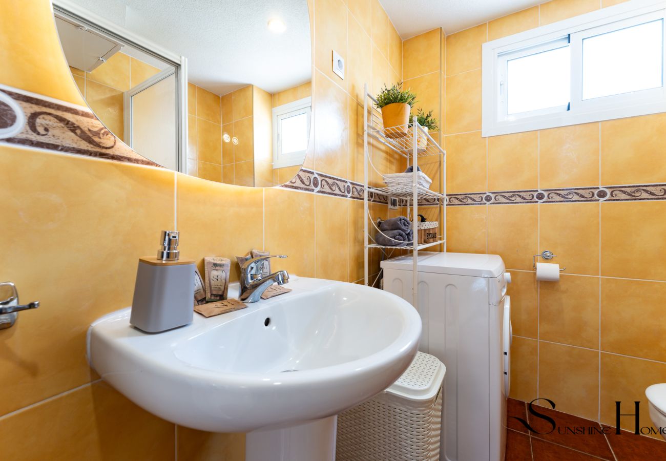 Appartement à Benalmádena - Appartement Andalou de 3 Chambres avec Vue sur Mer au Centre de Benalmádena