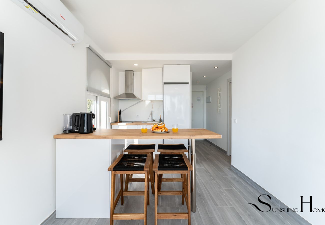 Appartement à Torremolinos - Alamos Beachfront Bliss – Sea View Retreat