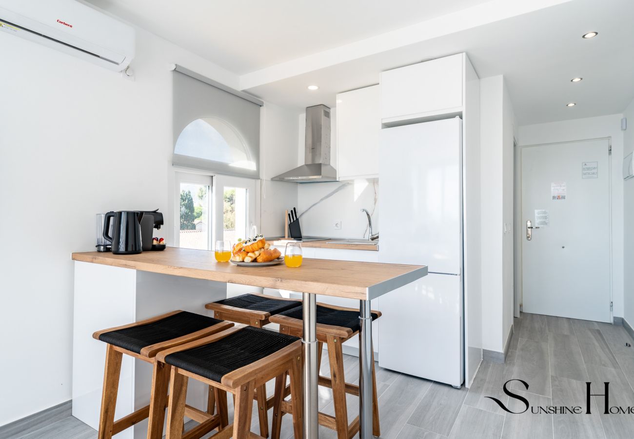 Appartement à Torremolinos - Alamos Beachfront Bliss – Sea View Retreat