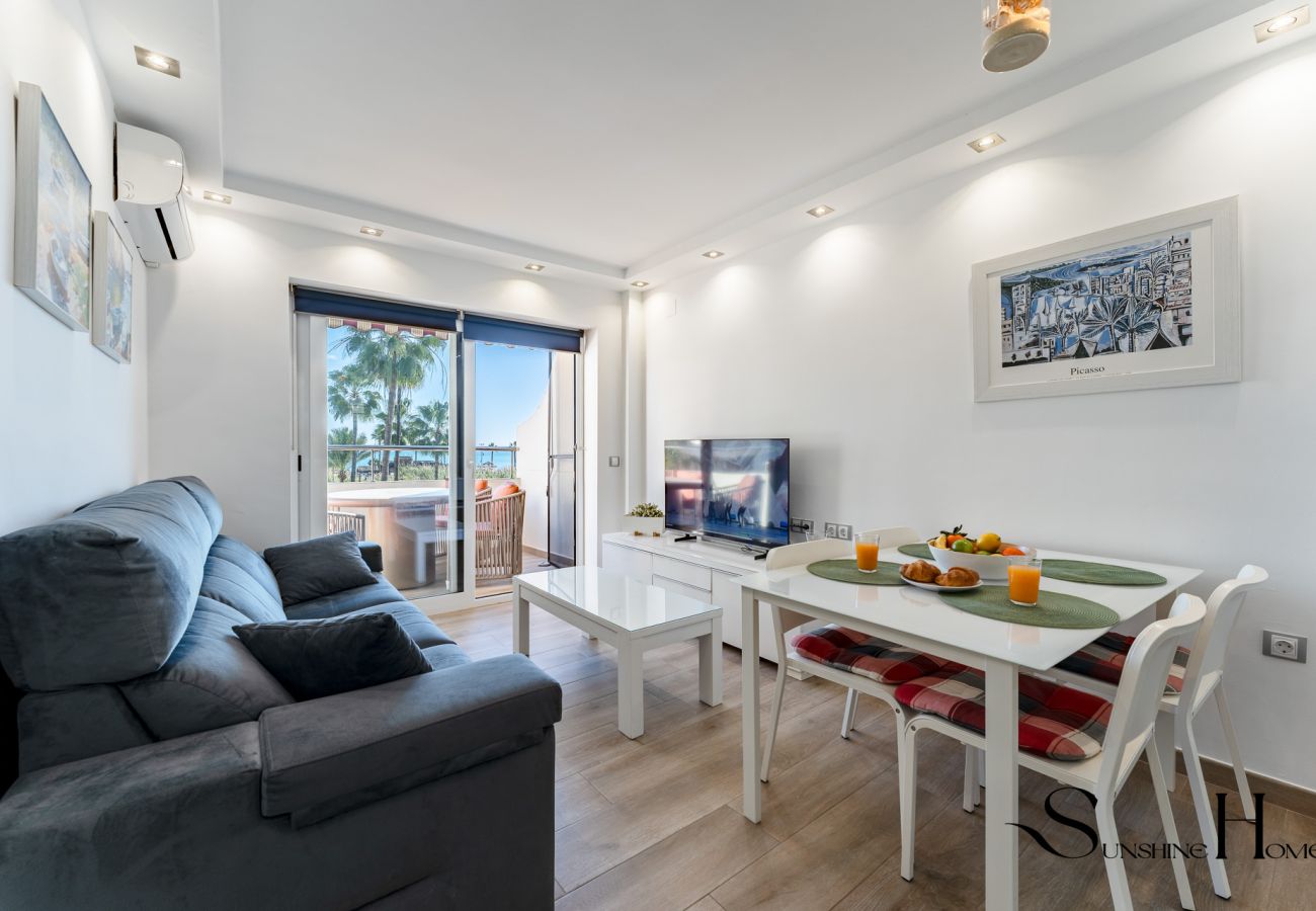 Appartement à Torremolinos - Séjour Plage avec Terrasse & Vue Mer REF050