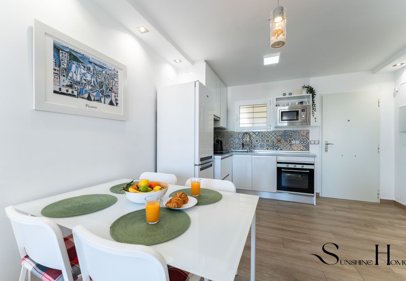 Appartement à Torremolinos - Séjour Plage avec Terrasse & Vue Mer REF050