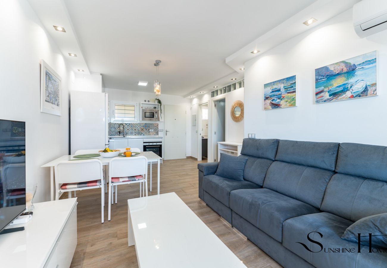 Appartement à Torremolinos - Séjour Plage avec Terrasse & Vue Mer REF050