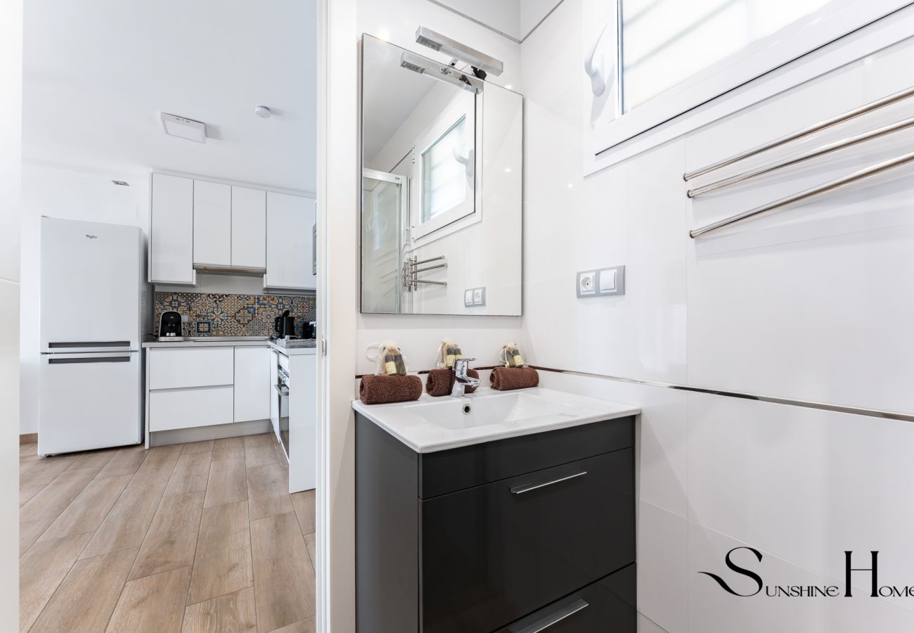 Appartement à Torremolinos - Séjour Plage avec Terrasse & Vue Mer REF050