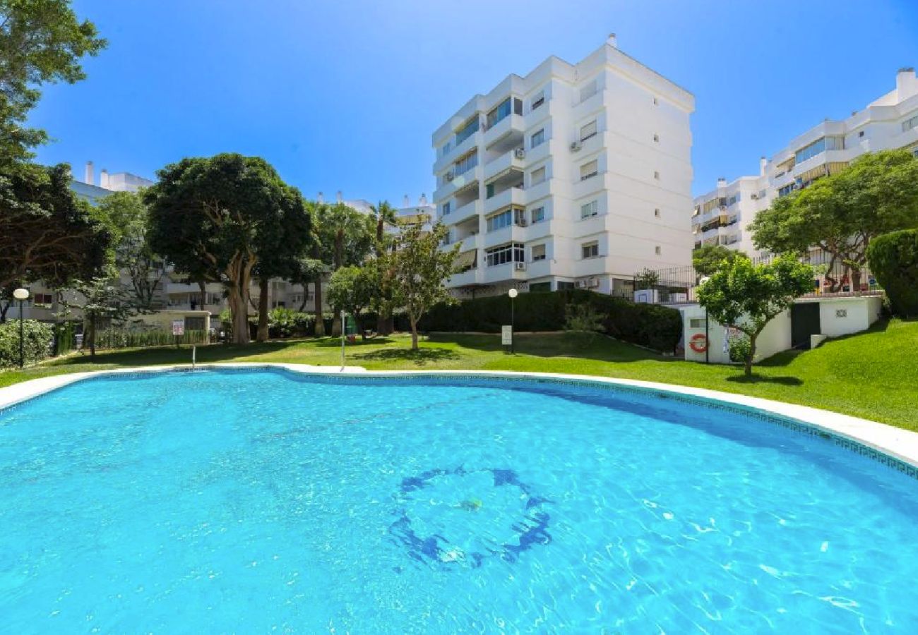 Appartement à Benalmádena - Seaview Retreat Apartment with Pool