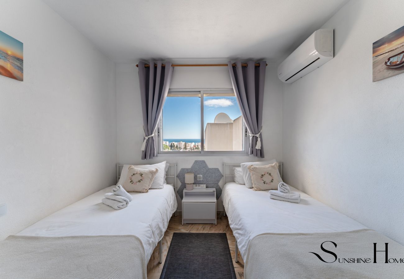 Appartement à Benalmádena - Seaview Retreat Apartment with Pool