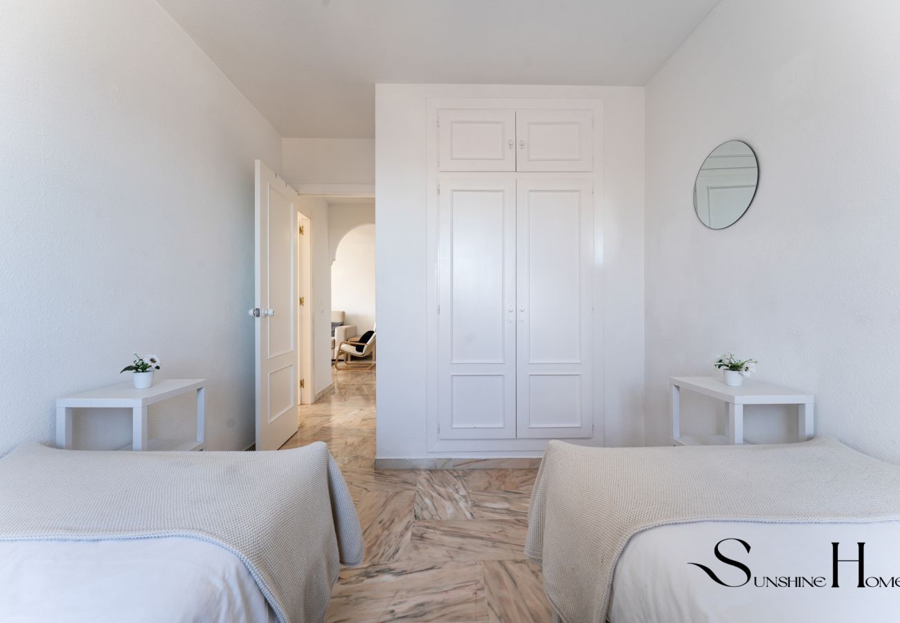 Appartement à Benalmádena - Seaview Retreat Apartment with Pool