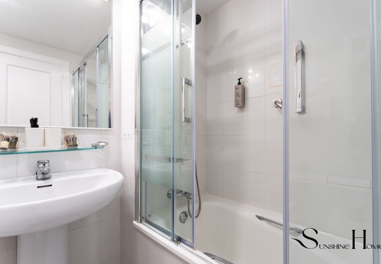 Appartement à Benalmádena - Seaview Retreat Apartment with Pool