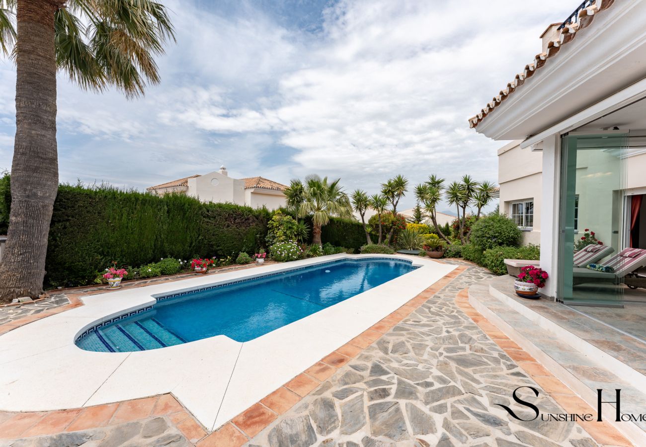Villa à Alhaurín el Grande - Luxury 3BR Villa by Alhaurín Golf w/ Heated Pool REF011