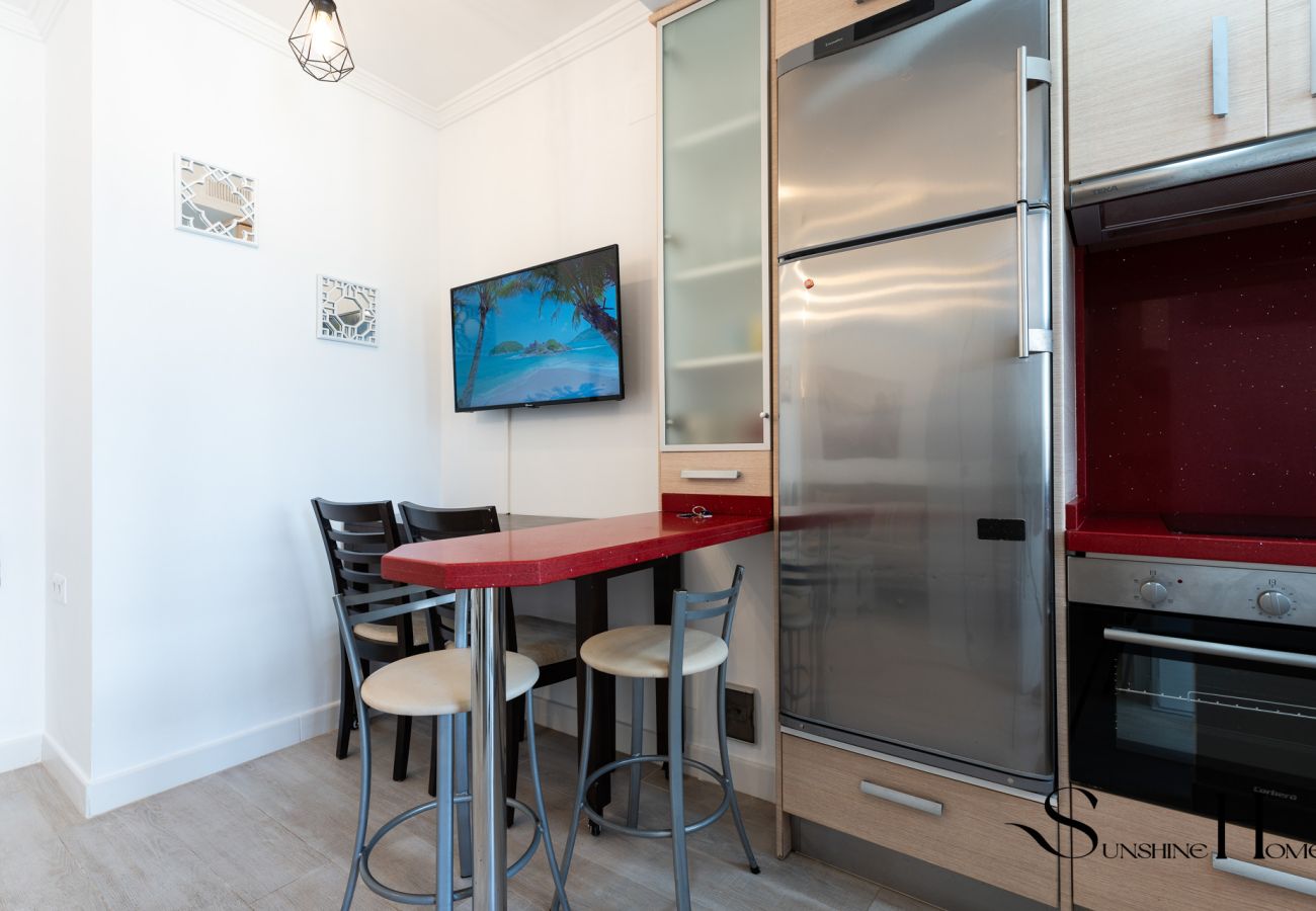 Appartement à Benalmádena - Beachfront Studio with Sea Views & Pools