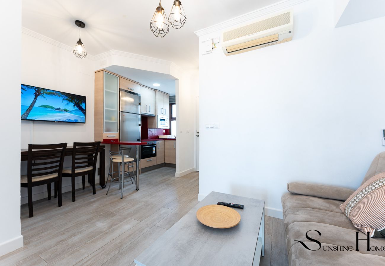 Appartement à Benalmádena - Beachfront Studio with Sea Views & Pools