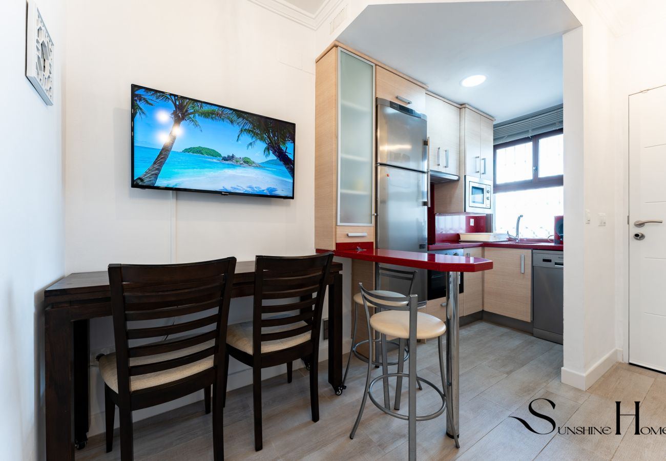 Appartement à Benalmádena - Beachfront Studio with Sea Views & Pools