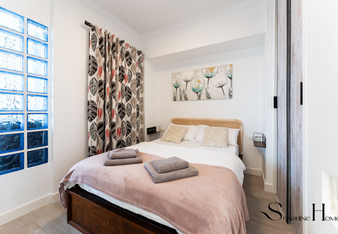 Appartement à Benalmádena - Beachfront Studio with Sea Views & Pools