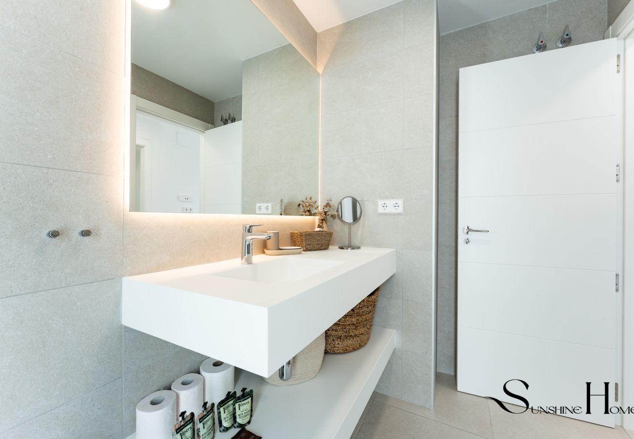 Appartement à Mijas Costa - Penthouse Moderne de 2 Chambres avec Vue sur le Golf près de La Cala de Mijas