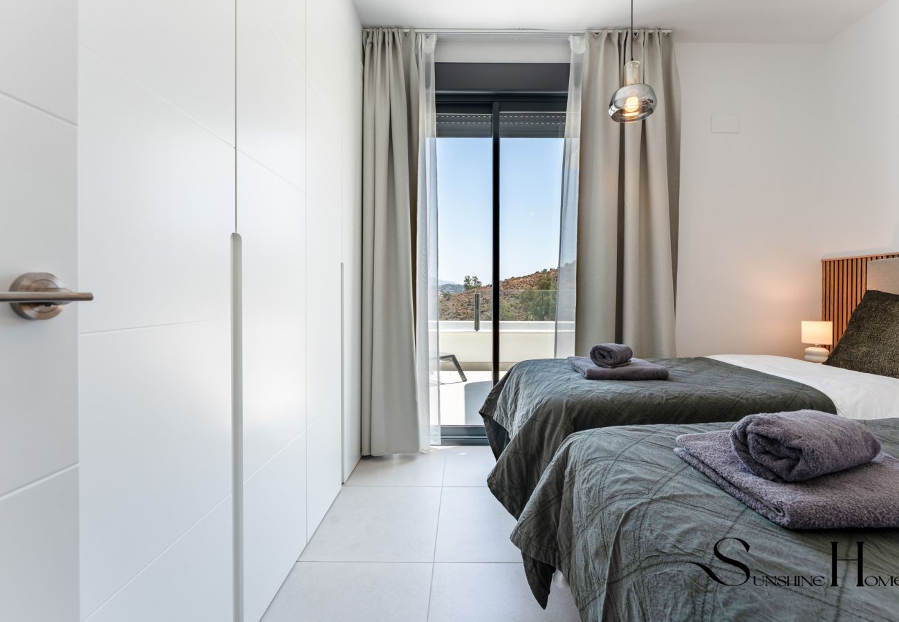 Appartement à Mijas Costa - Penthouse Moderne de 2 Chambres avec Vue sur le Golf près de La Cala de Mijas