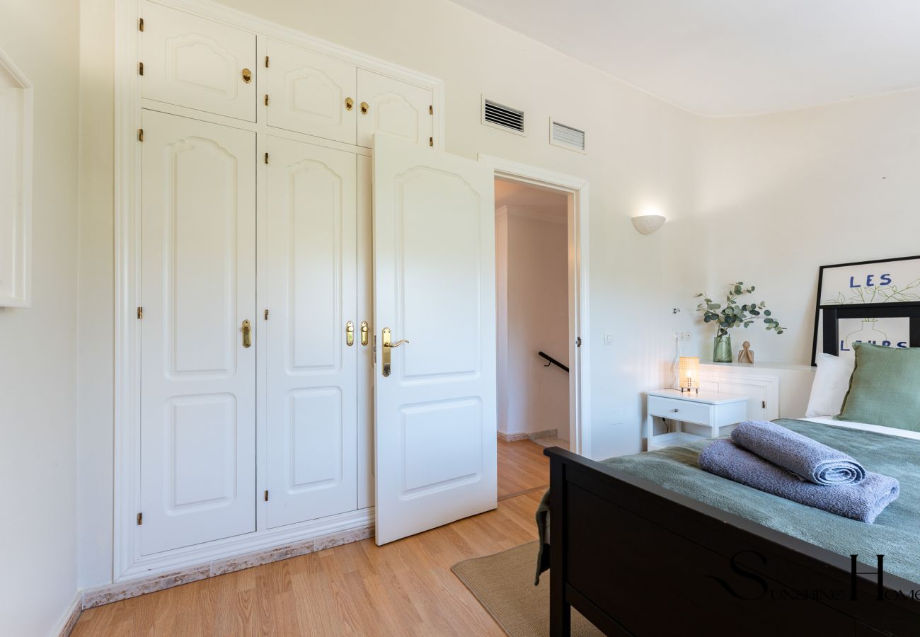 Appartement à Benalmádena - 4 Bed Townhouse, Sauna, Pool, Sea Views