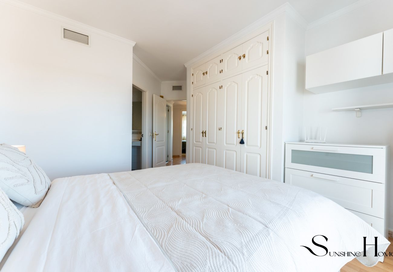 Appartement à Benalmádena - 4 Bed Townhouse, Sauna, Pool, Sea Views