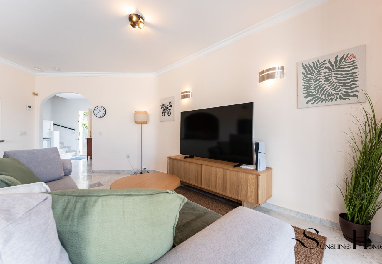 Appartement à Benalmádena - 4 Bed Townhouse, Sauna, Pool, Sea Views