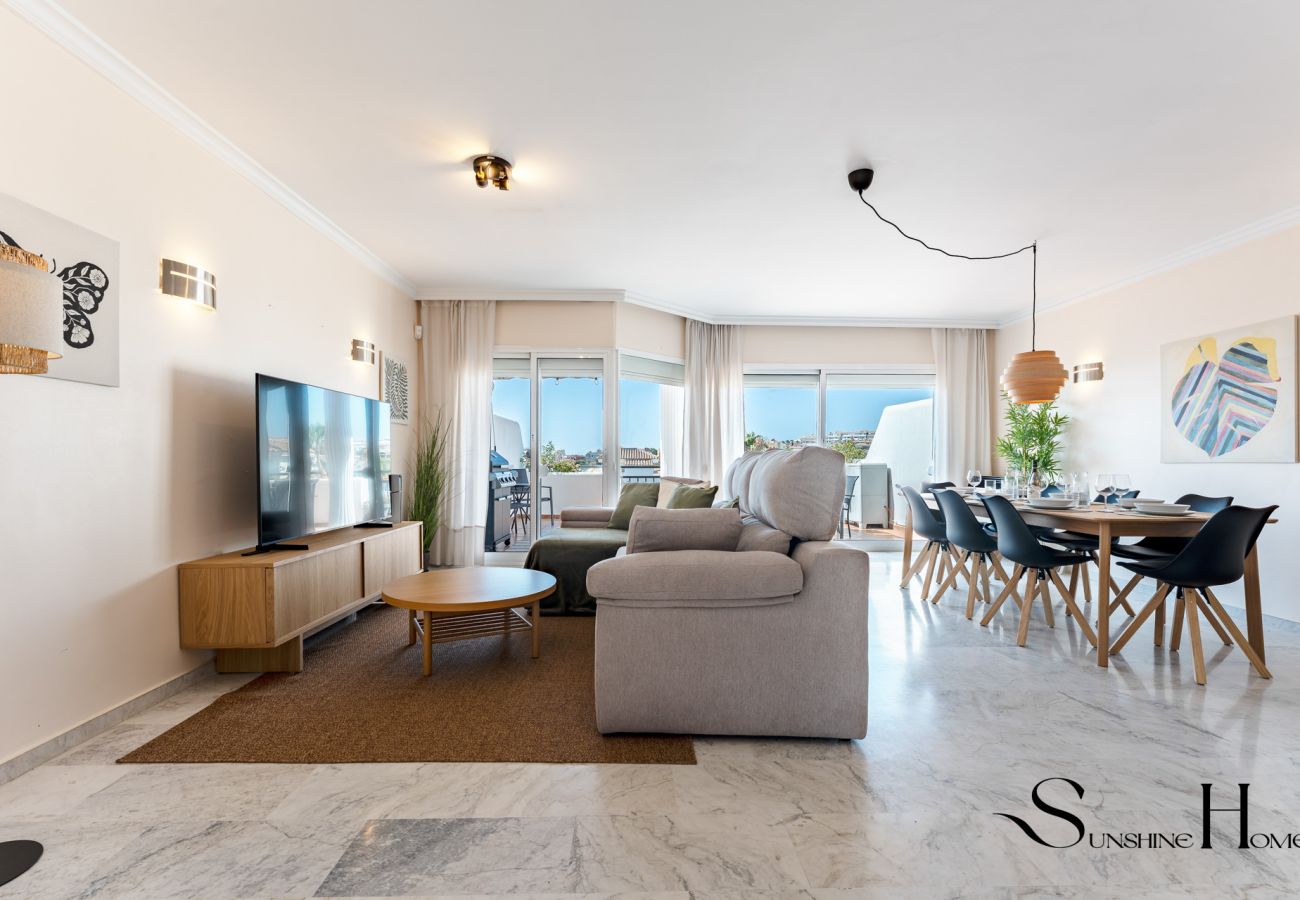 Appartement à Benalmádena - 4 Bed Townhouse, Sauna, Pool, Sea Views