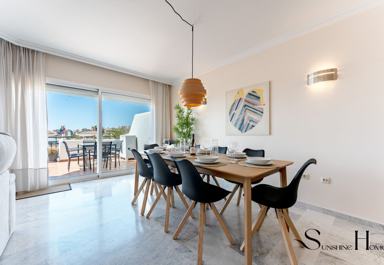 Appartement à Benalmádena - 4 Bed Townhouse, Sauna, Pool, Sea Views