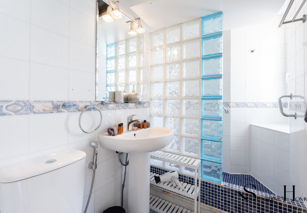 Appartement à Benalmádena - 4 Bed Townhouse, Sauna, Pool, Sea Views