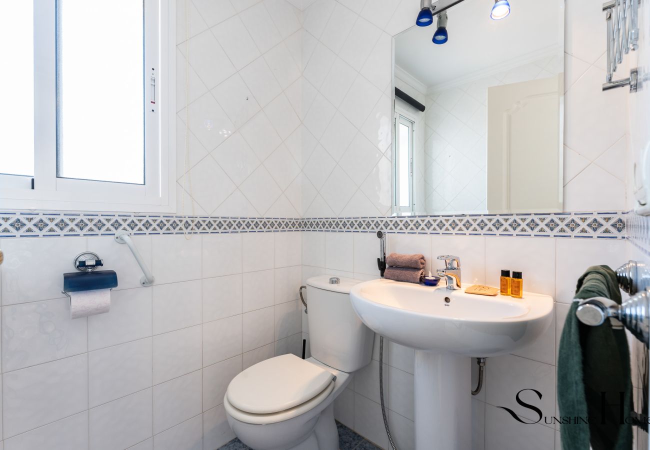 Appartement à Benalmádena - 4 Bed Townhouse, Sauna, Pool, Sea Views