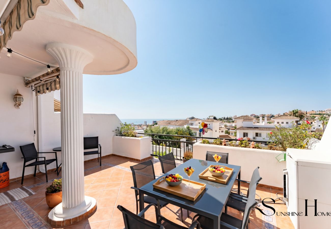 Appartement à Benalmádena - 4 Bed Townhouse, Sauna, Pool, Sea Views