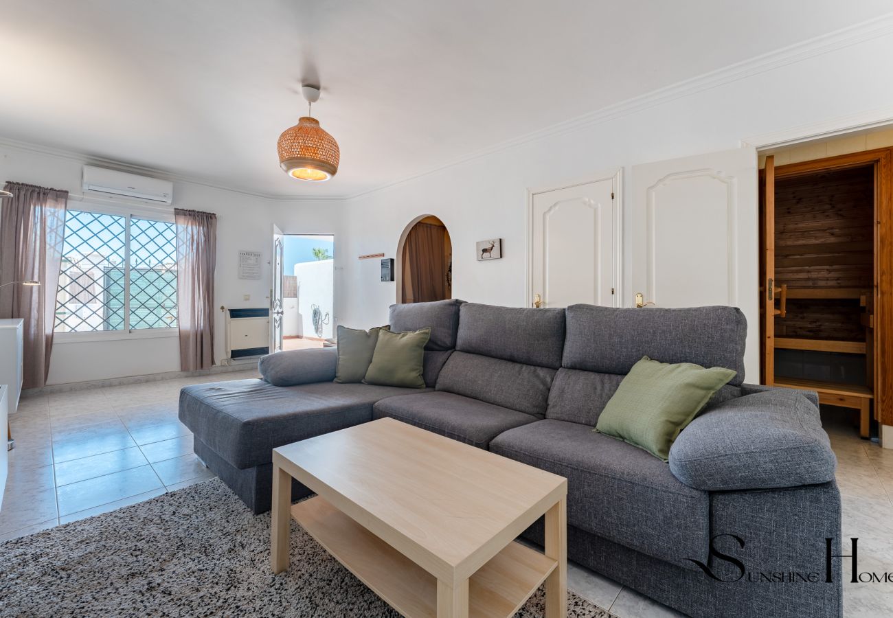 Appartement à Benalmádena - 4 Bed Townhouse, Sauna, Pool, Sea Views