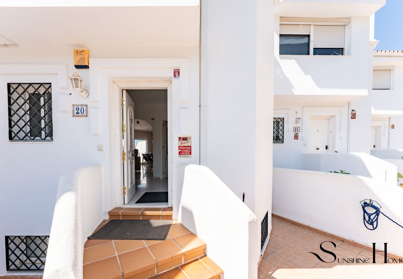 Appartement à Benalmádena - 4 Bed Townhouse, Sauna, Pool, Sea Views