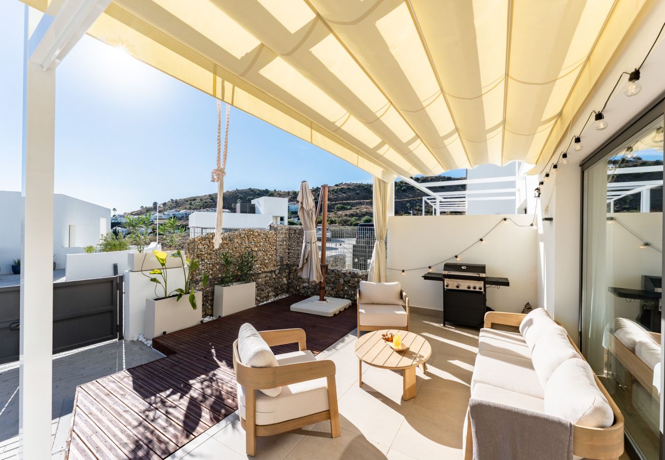 Maison mitoyenne à Mijas - Luxury 4Bed Villa in Mijas – Sea View, Pool REF083