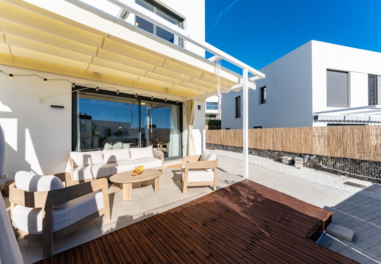 Maison mitoyenne à Mijas - Luxury 4Bed Villa in Mijas – Sea View, Pool REF083