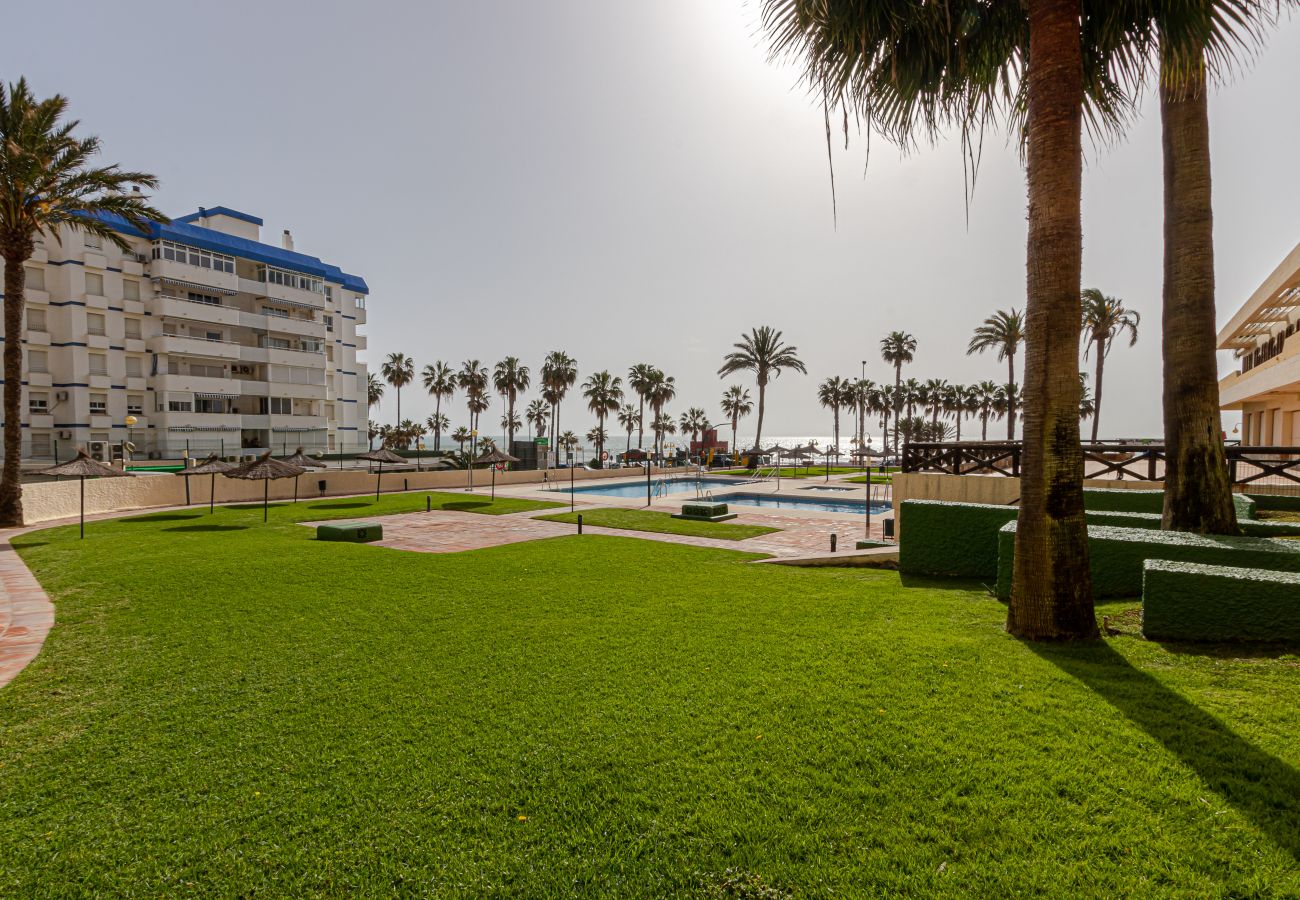 Studio in Benalmádena - Beachfront with Spectacular views and Swimming pool