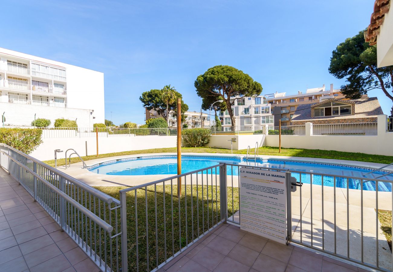Apartment in Benalmádena - Spacious 2bed family apartment in Puerto Marina