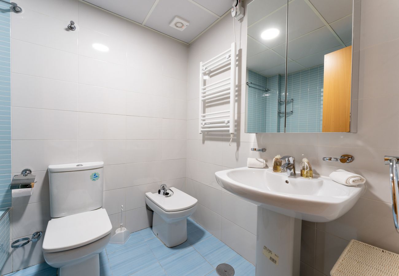 Apartment in Benalmádena - Spacious 2bed family apartment in Puerto Marina