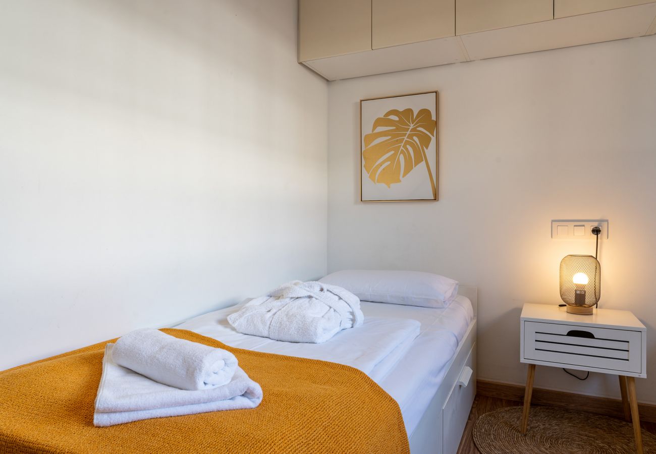 Apartment in Benalmádena - Spacious 2bed family apartment in Puerto Marina