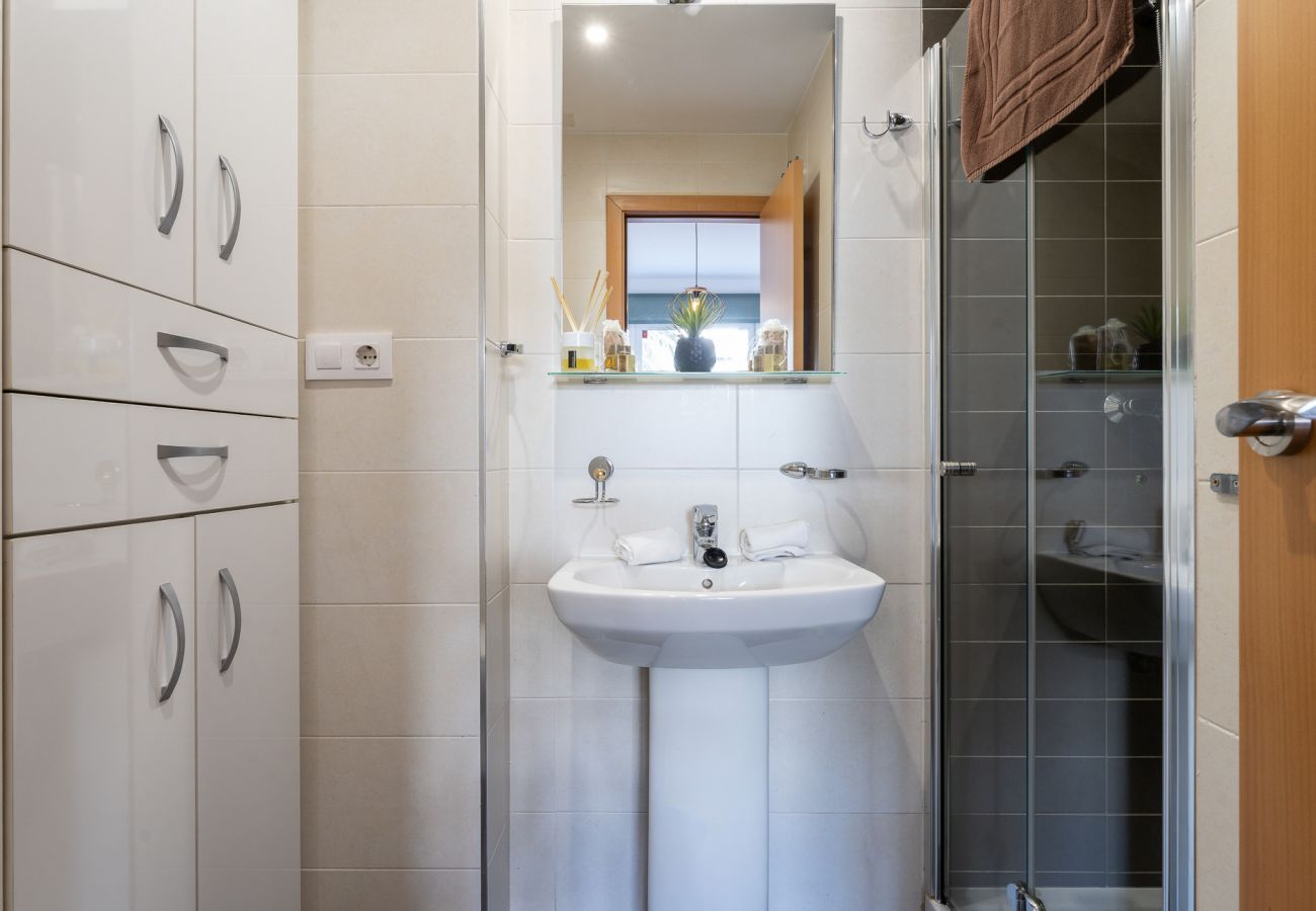 Apartment in Benalmádena - Spacious 2bed family apartment in Puerto Marina