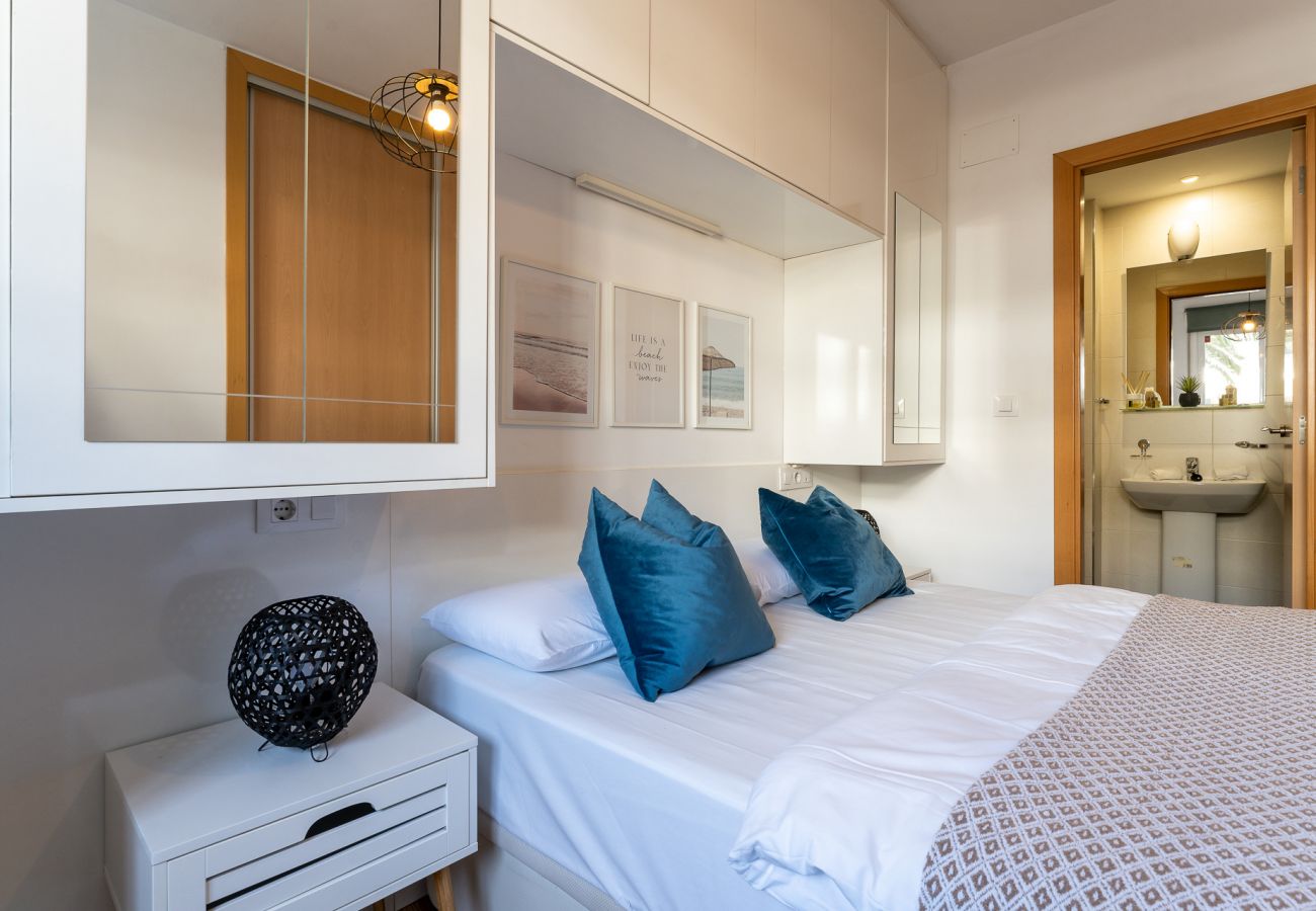 Apartment in Benalmádena - Spacious 2bed family apartment in Puerto Marina