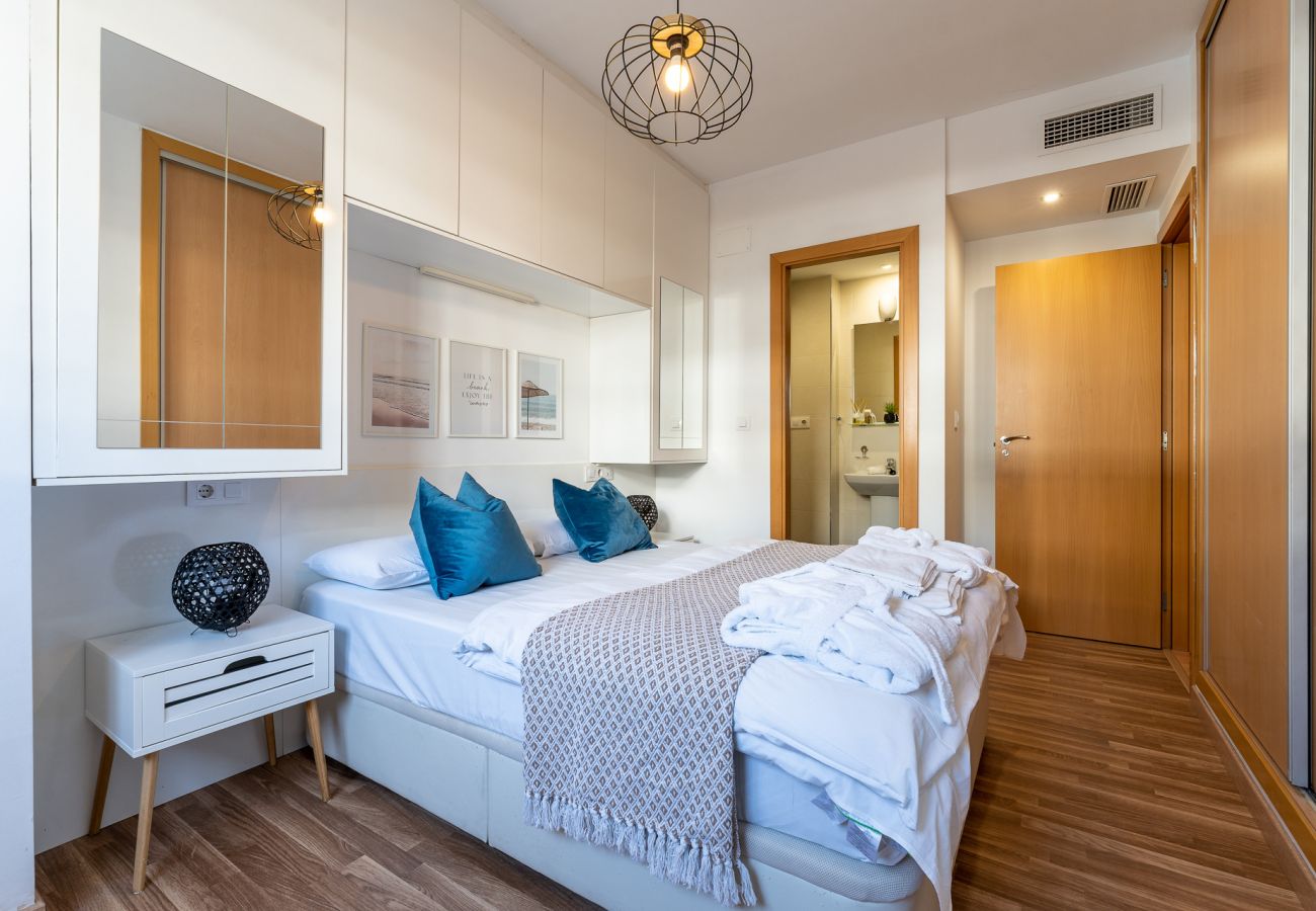 Apartment in Benalmádena - Spacious 2bed family apartment in Puerto Marina
